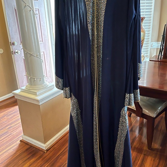 Dubai style abaya. worn open or closed. Navy blue with silver embellishments. - Picture 5 of 5